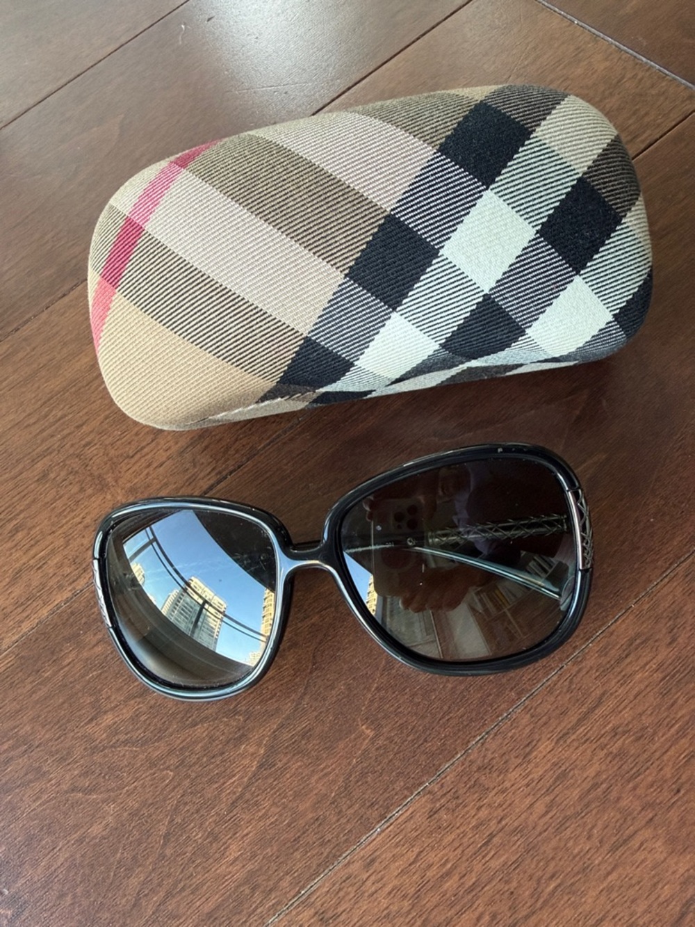 Burberry Black Oversized Women's Sunglasses with Signature Plaid Case